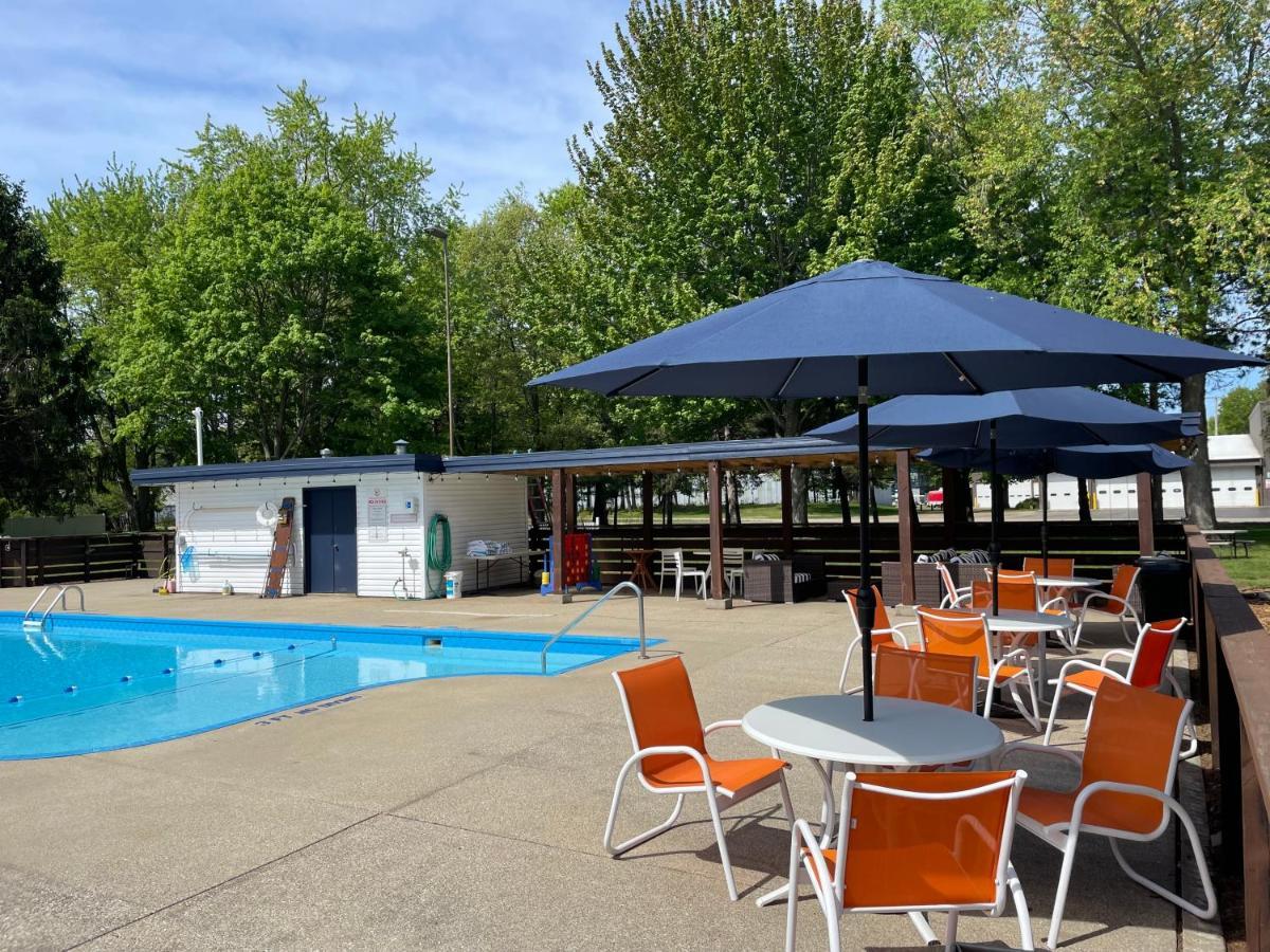 Starlite Resort Saugatuck Extérieur photo
